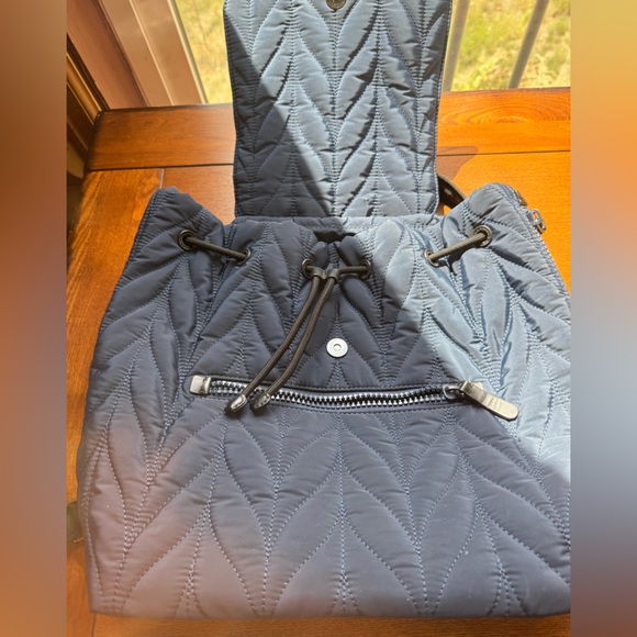 Kate Spade Large Navy Quilted Ellie Flap Backpack-EUC - Picture 3 of 15